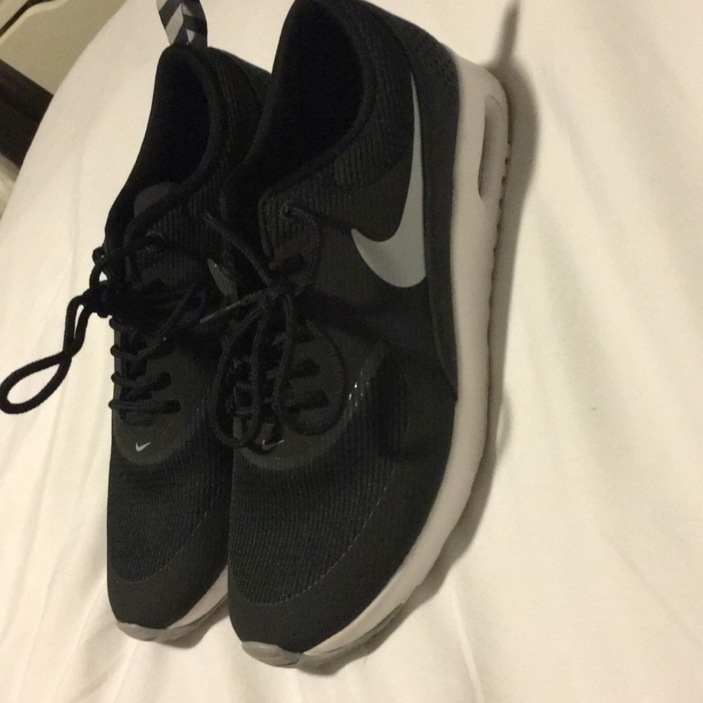 Nike Thea